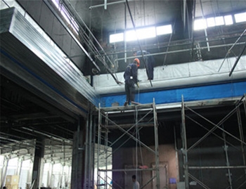 地鐵一號線卷簾門施工中